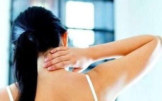 Zervikalgie, manifestiert durch Verspannungen und Schmerzen der Nackenmuskulatur